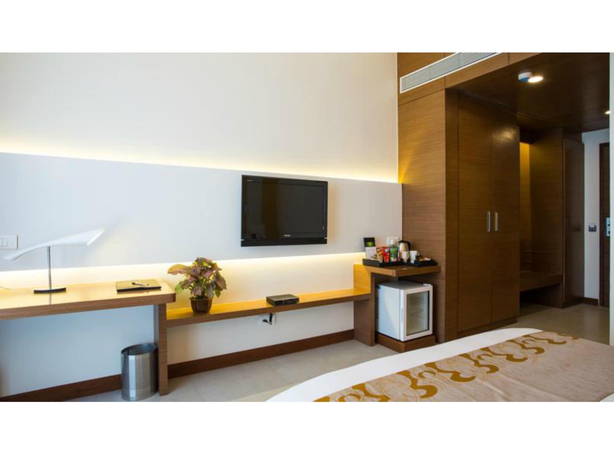 The Fern Residency Mumbai Hotel Exterior photo